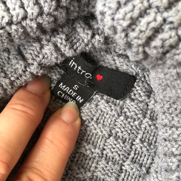 Intro. Gray cable knit cowl neck tunic sweater - Picture 4 of 7